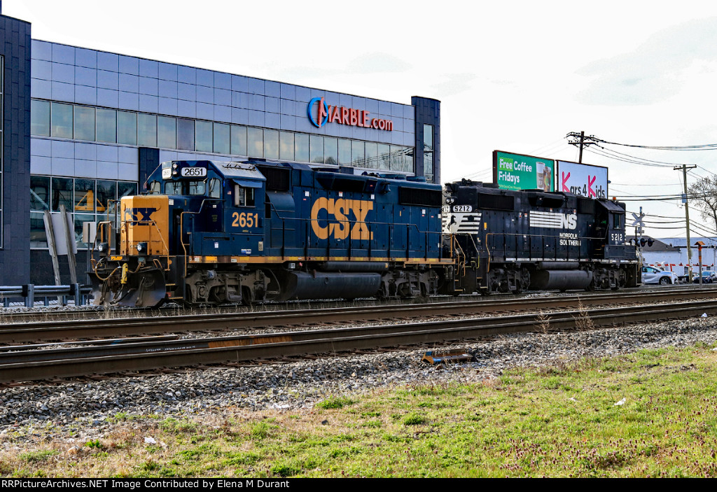 CSX 2651 and NS 5212